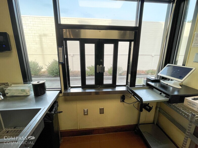 More Photos Of 805 NE 3rd St, Bend Restaurant For Sale