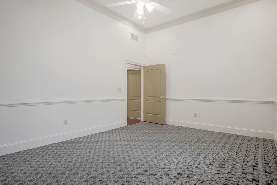 More Photos Of 4720 Peachtree Industrial Blvd, Berkeley Lake Office For Lease