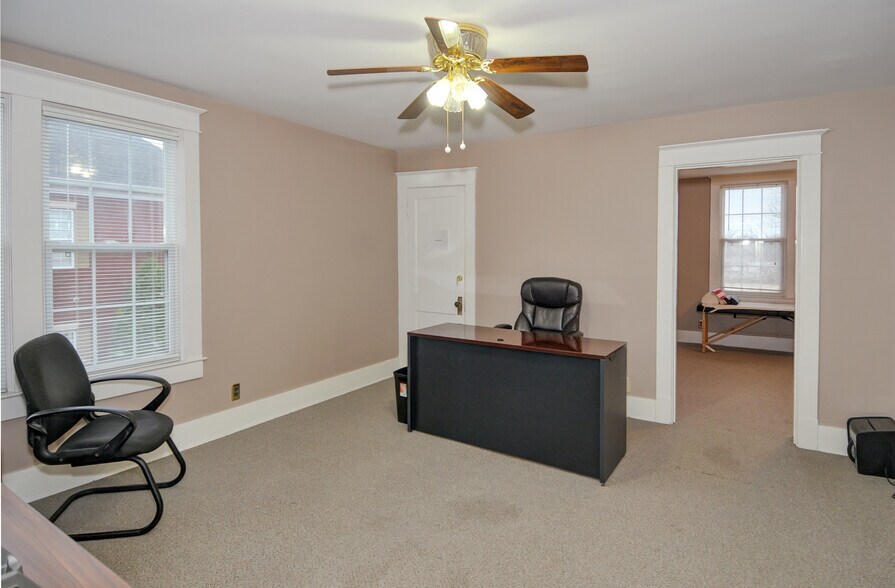More Photos Of 5809 Bardstown Rd, Louisville Office Residential For Lease