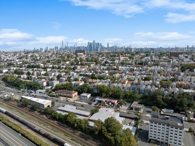 More Photos Of 746-748 Tonnele Ave, Jersey City Storefront Retail Office For Lease
