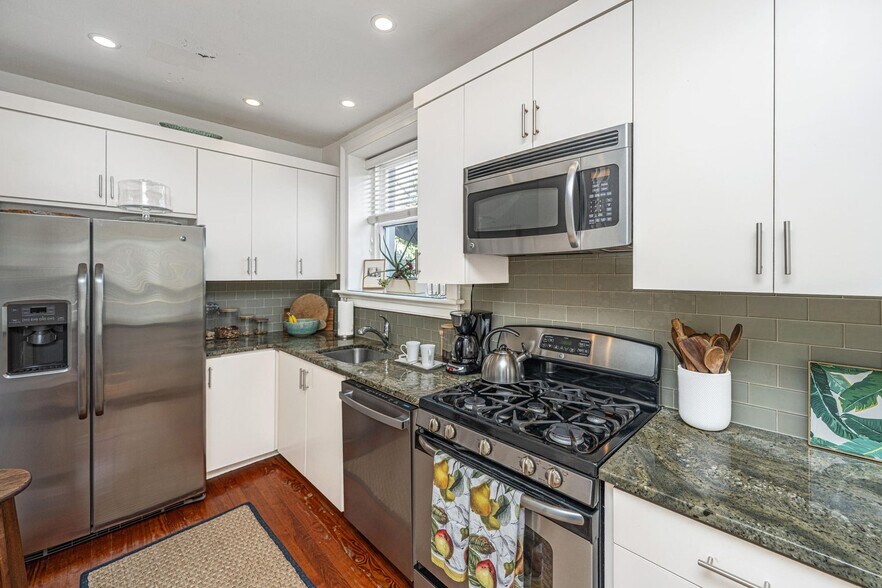 More Photos Of 90 Bull St, Charleston Storefront Retail Residential For Sale