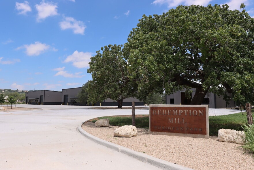More Photos Of 606 Mill Run, Kerrville Warehouse For Lease
