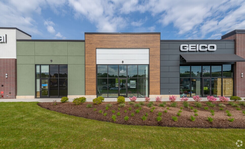 More Photos Of 855 Broadway, Saugus Storefront For Lease