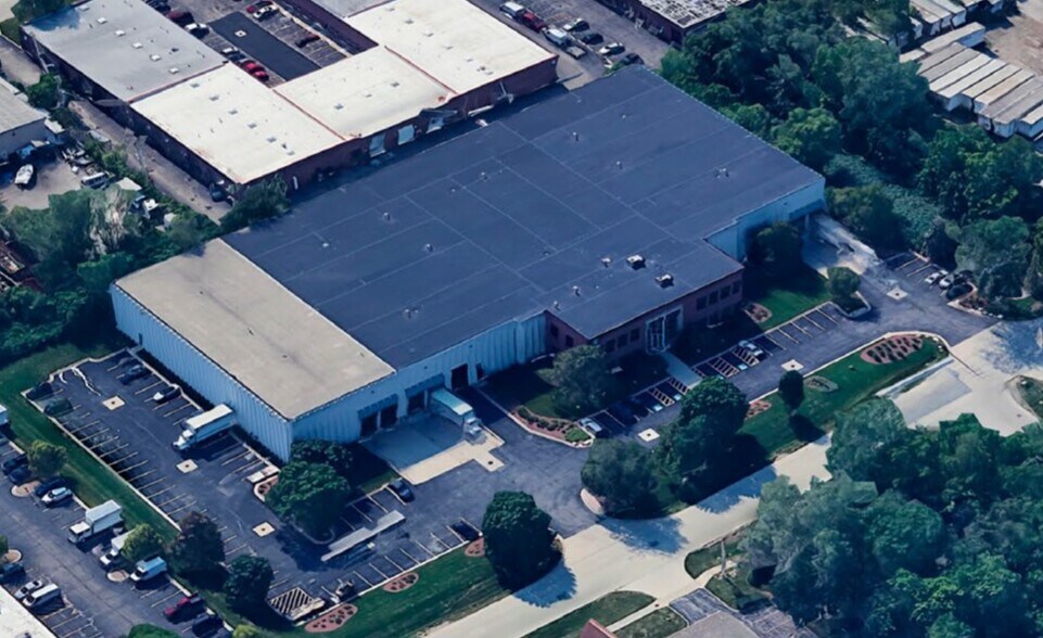 More Photos Of 937 N Lombard Rd, Lombard Industrial For Lease