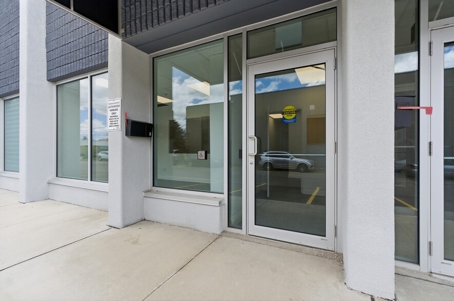 More Photos Of 397 Humberline Dr, Toronto Warehouse For Sale
