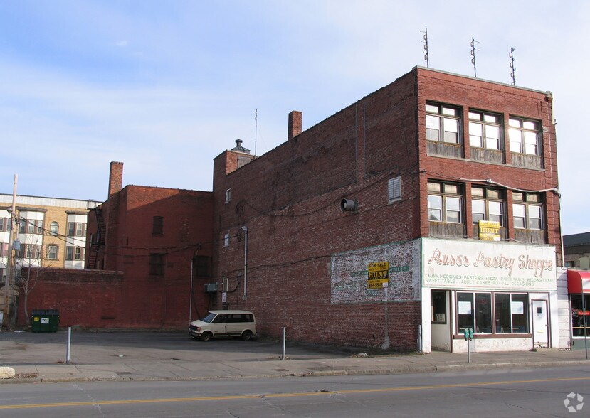 Primary Photo Of 294 W Ferry St, Buffalo Restaurant For Lease