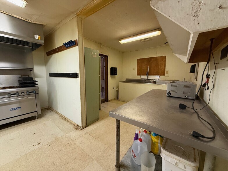 More Photos Of 27971 OK-50, Freedom Convenience Store For Sale