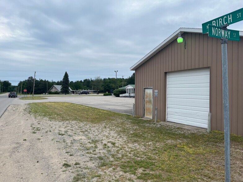 More Photos Of 810 N Birch St, Kalkaska Office For Sale