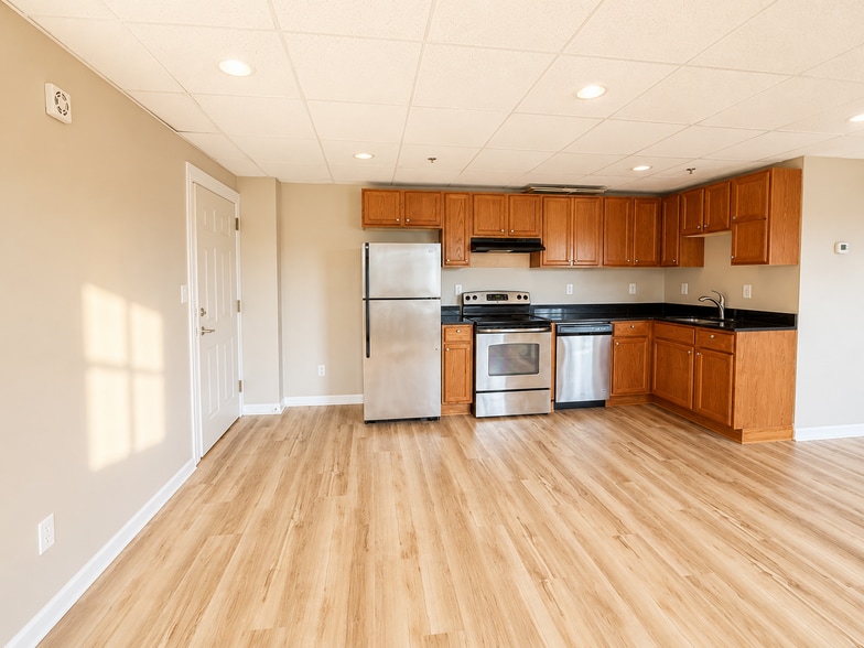 More Photos Of 82 Main St, East Hampton Apartments For Sale