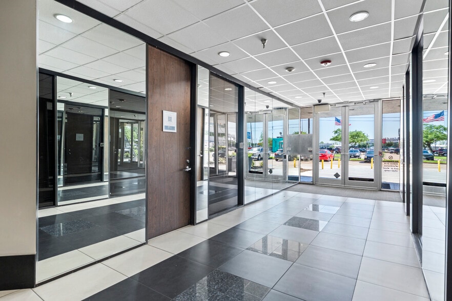 More Photos Of 2656 S Loop W, Houston Office For Lease