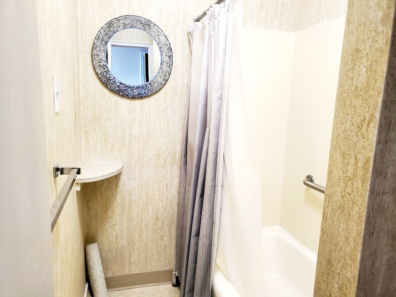 More Photos Of 925 1st Ave, Monte Vista Hotel For Sale