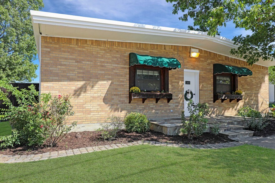 Primary Photo Of 202 Maple St, Farmersville Showroom For Sale