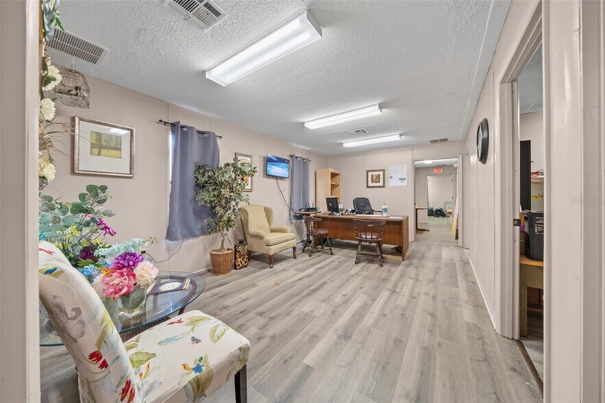 More Photos Of 4820 NE 35th St, Silver Springs Auto Dealership For Sale