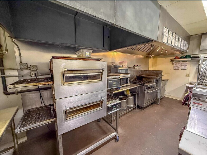 More Photos Of 2203 1st St, Alamogordo General Retail For Sale