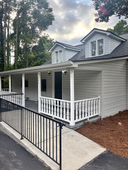 More Photos Of 494 W Crogan St, Lawrenceville Office Residential For Lease