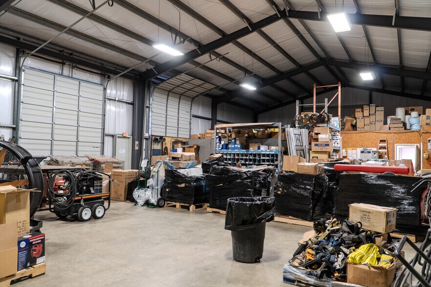 More Photos Of 945 Huser Blvd, Schulenburg Industrial For Lease