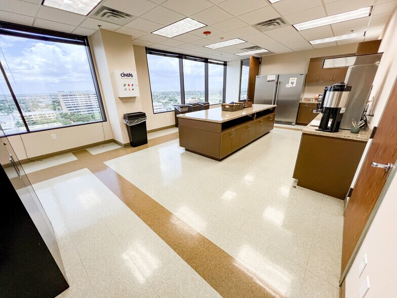 More Photos Of 500 W Illinois Ave, Midland Office For Lease