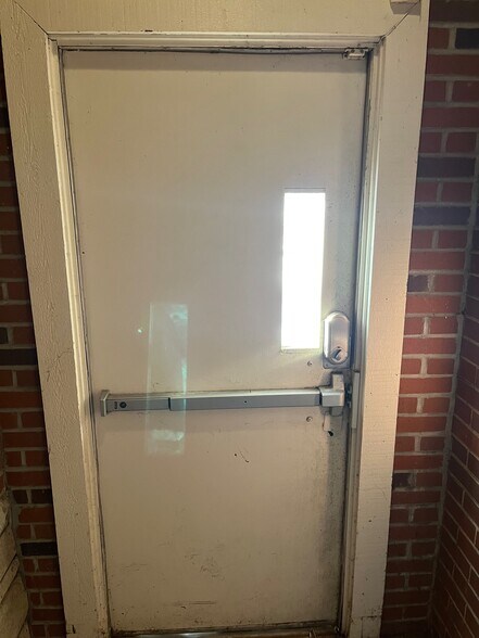 More Photos Of 735 Park Dr, Alton Office For Sale