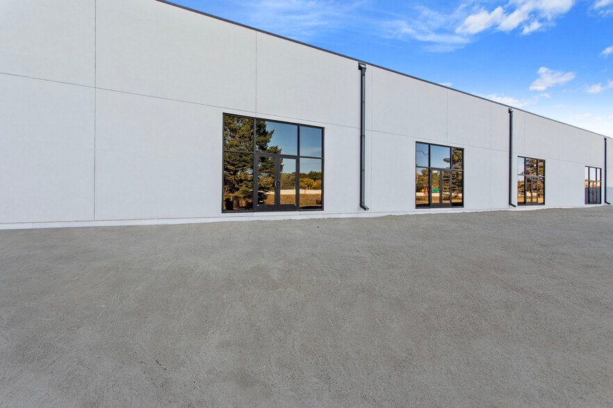 More Photos Of 550-630 Freeport Ave, Elk River Storefront Retail Office For Lease