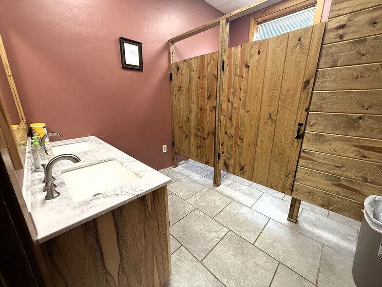 More Photos Of 33328 Main St, Townville Manufacturing For Sale