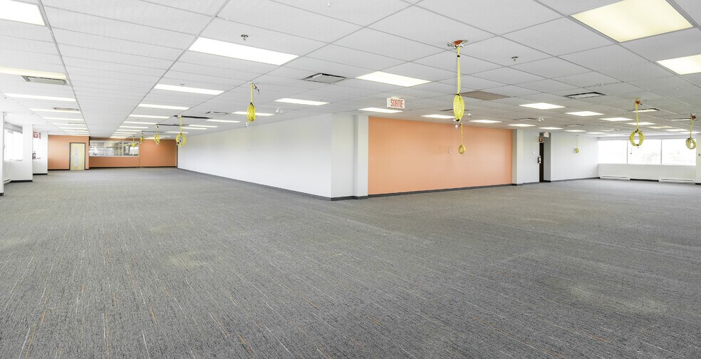 More Photos Of 1990 5E Rue, Lévis Office For Lease