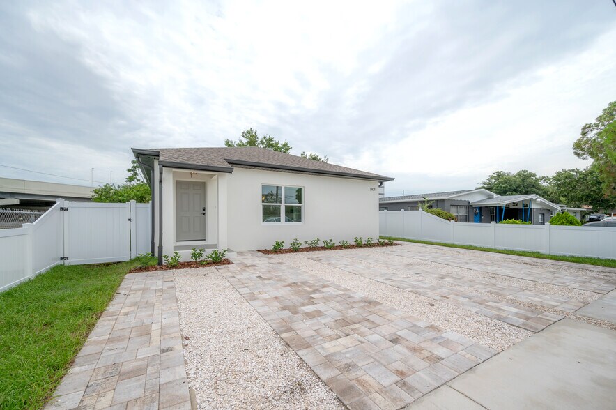 More Photos Of 3921 State St, Tampa Specialty For Sale