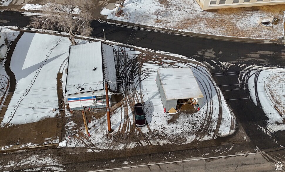 More Photos Of 100 W Geneva, East Carbon Convenience Store For Lease