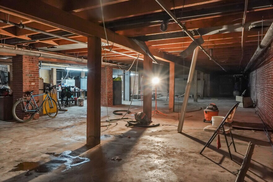 More Photos Of 3310 S Main St, Los Angeles Warehouse For Lease