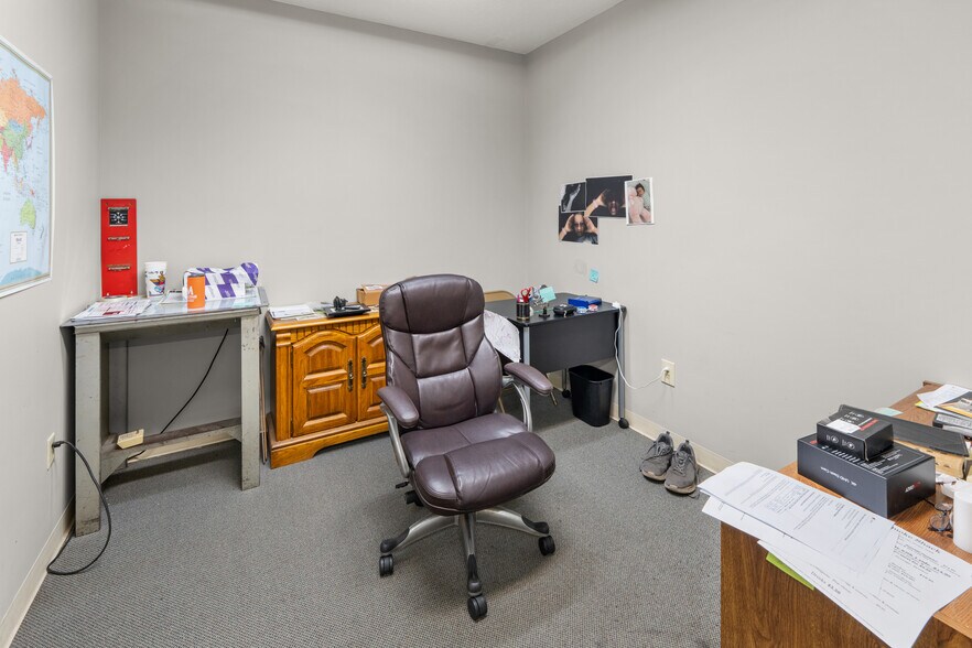 More Photos Of 421 US Highway 80 W, Garden City Freestanding For Lease