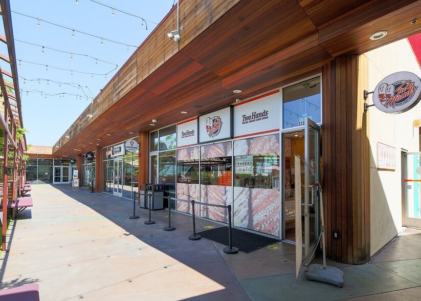 More Photos Of 450 S Western Ave, Los Angeles Freestanding For Lease