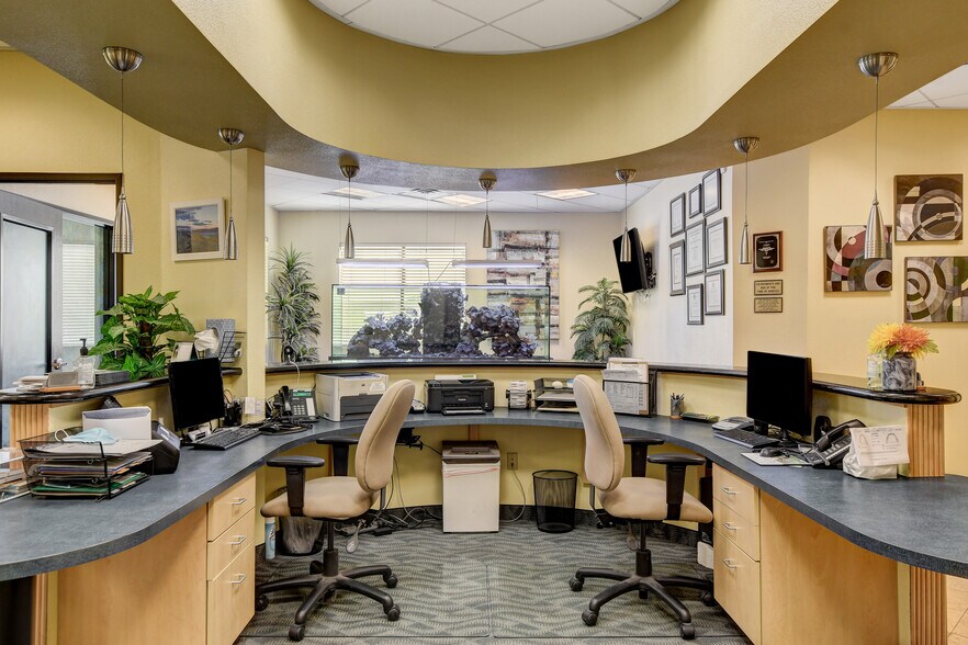 More Photos Of 8867 W Flamingo Rd, Las Vegas Office For Sale