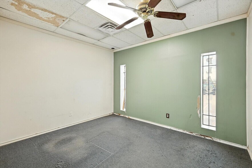 More Photos Of 3000 E Loop 820 S, Fort Worth Warehouse For Sale