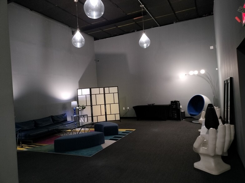 More Photos Of 551 S Dixie Hwy E, Pompano Beach Warehouse For Lease