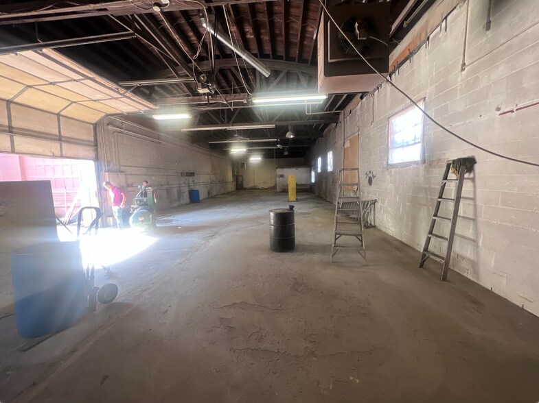 More Photos Of 3816 Grandview Ave, Gurnee Industrial For Sale