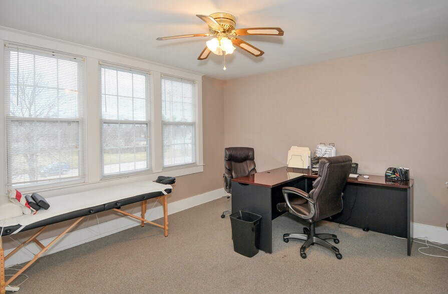 More Photos Of 5809 Bardstown Rd, Louisville Office Residential For Lease