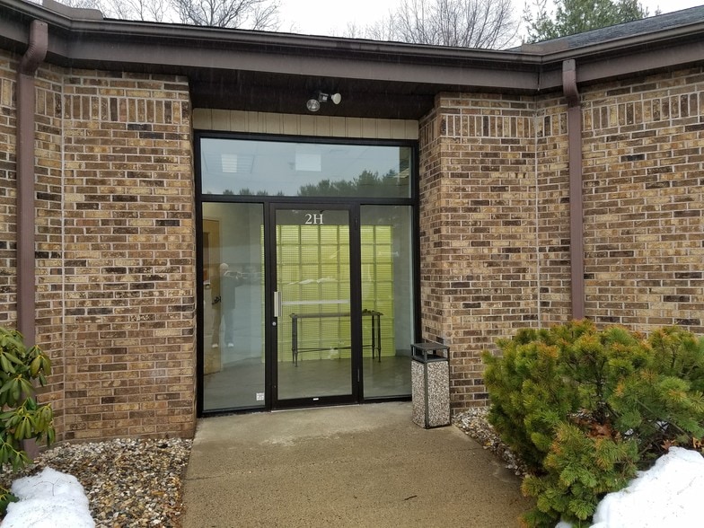More Photos Of 400 Chapel Rd, South Windsor Light Manufacturing For Sale