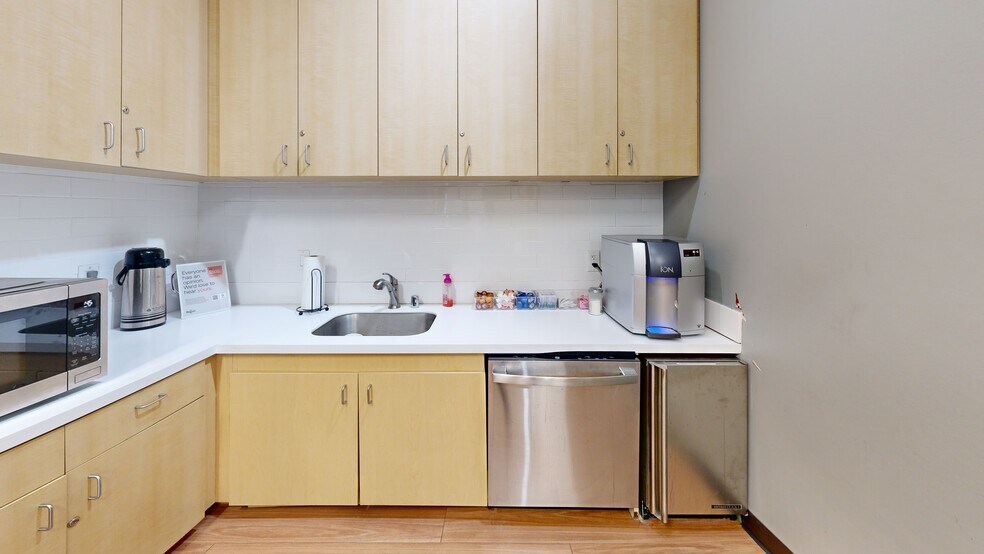 More Photos Of 3200 E Guasti Rd, Ontario Coworking Space