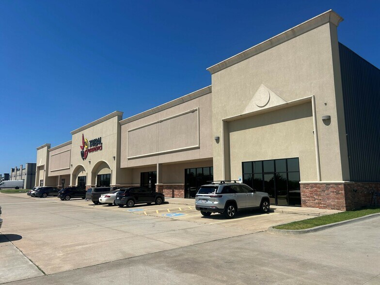 More Photos Of 9217-9301 S Eastern Ave, Oklahoma City Warehouse For Sale