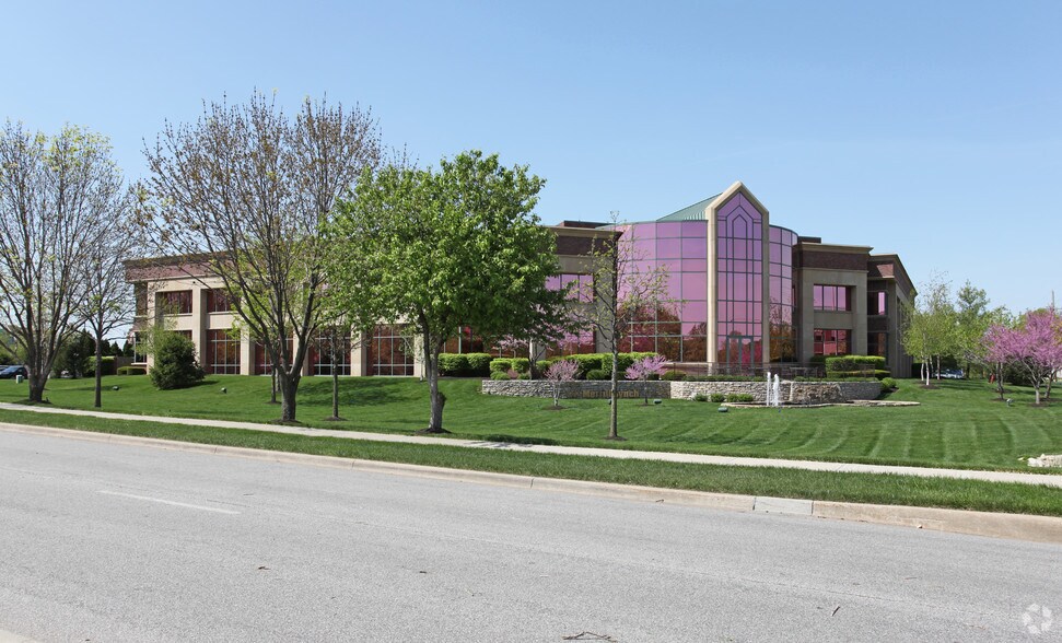 More Photos Of 3401 College Blvd, Leawood Office For Lease