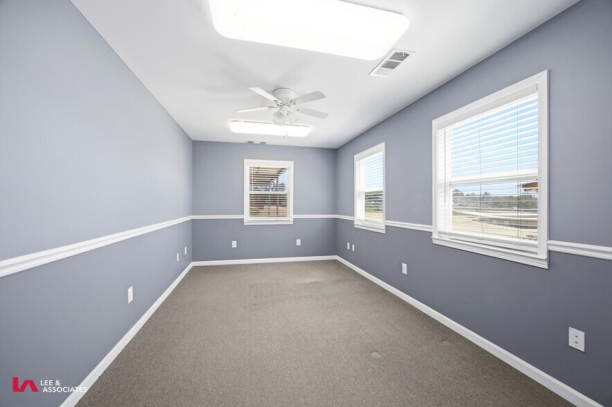 More Photos Of 1364 Candler Rd, Gainesville Truck Terminal For Lease
