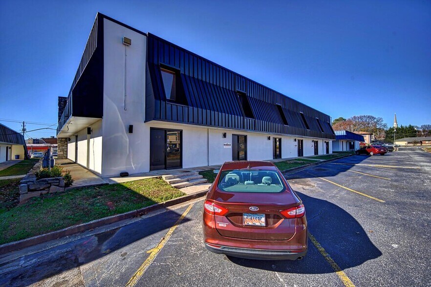 More Photos Of 2321 4th St, Tucker Office For Lease