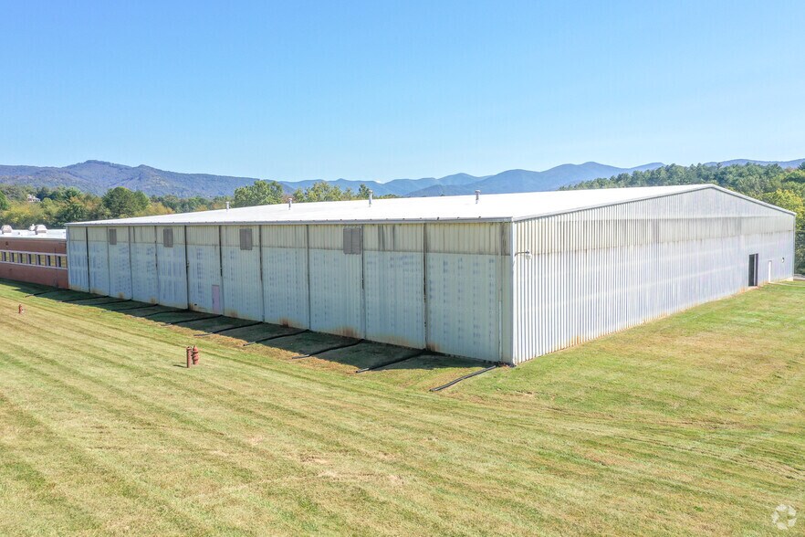 More Photos Of 1 Balcrank Way, Weaverville Warehouse For Lease