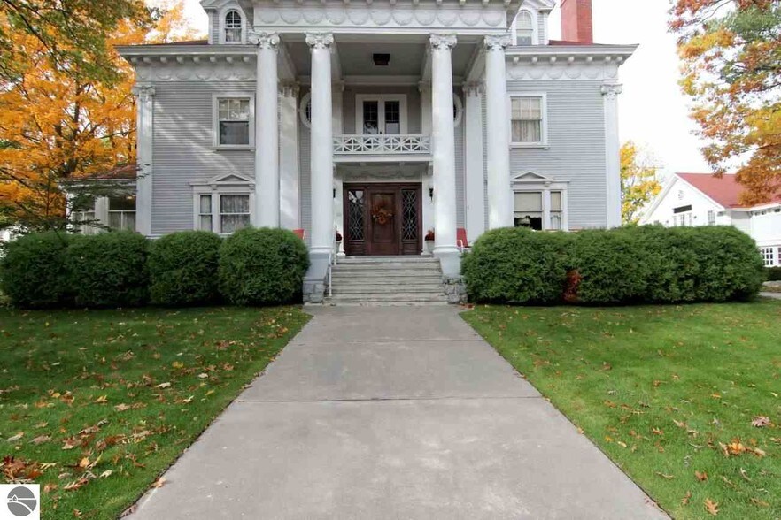 More Photos Of 230 Wellington St, Traverse City Hospitality For Sale