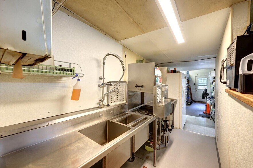More Photos Of 996 Pacific Dr, Hammond Restaurant For Sale
