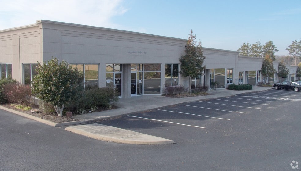 More Photos Of 10427 Cogdill Rd, Knoxville Light Distribution For Lease