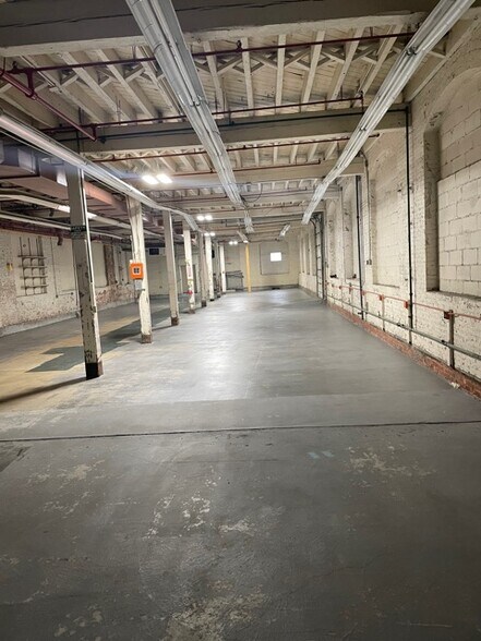 More Photos Of 463 Grand St, Paterson Warehouse For Lease