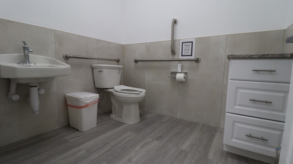 1010 Edgewater Ave, Ridgefield, NJ 07657 Medical For Sale