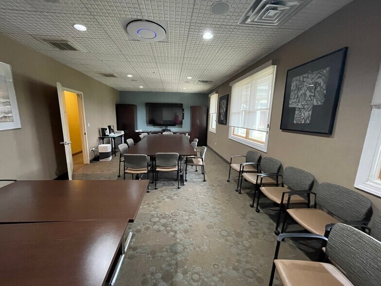 More Photos Of 256 Columbia Tpke, Florham Park Medical For Lease