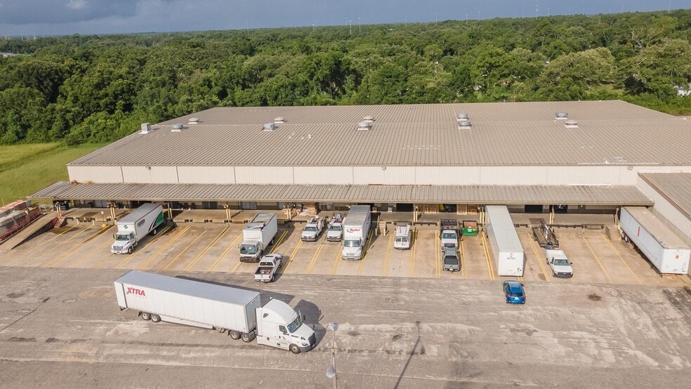 More Photos Of 7801 Sears Blvd, Pensacola Distribution For Lease