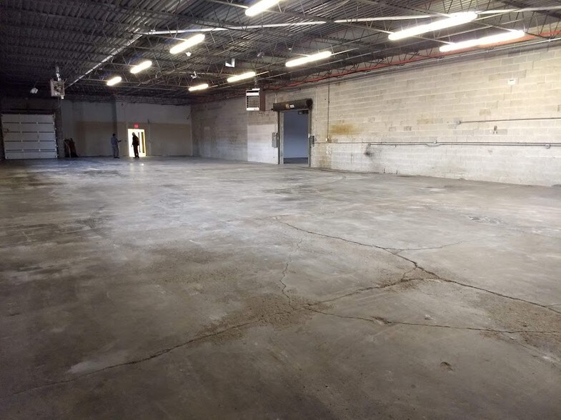 More Photos Of 230-234 James St, Bensenville Warehouse For Lease